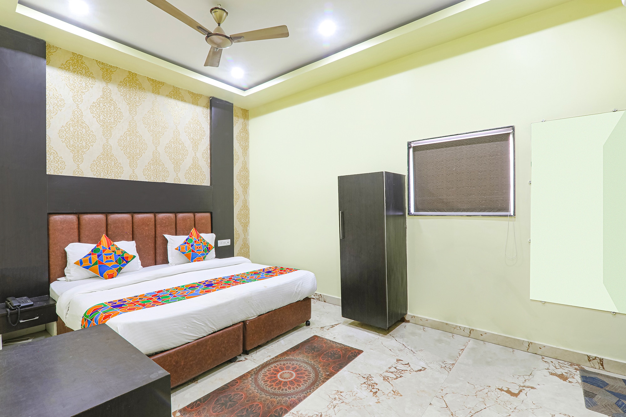 Fabhotel GS Residency - Nr. Dashashwamedh Ghat - Tap to explore photos