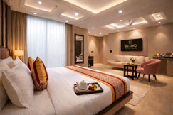 The PratiQ Luxe - Paschim Vihar