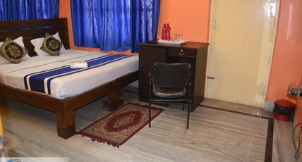 Swaran Stay Room Type - AC DELUXE ROOM