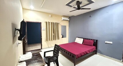 Hotel Hillsland Room Type - Deluxe King Room