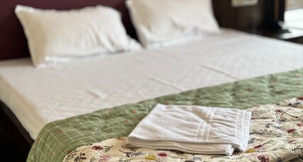 Hotel Royal Palace View Room Type - Deluxe King Bed Room