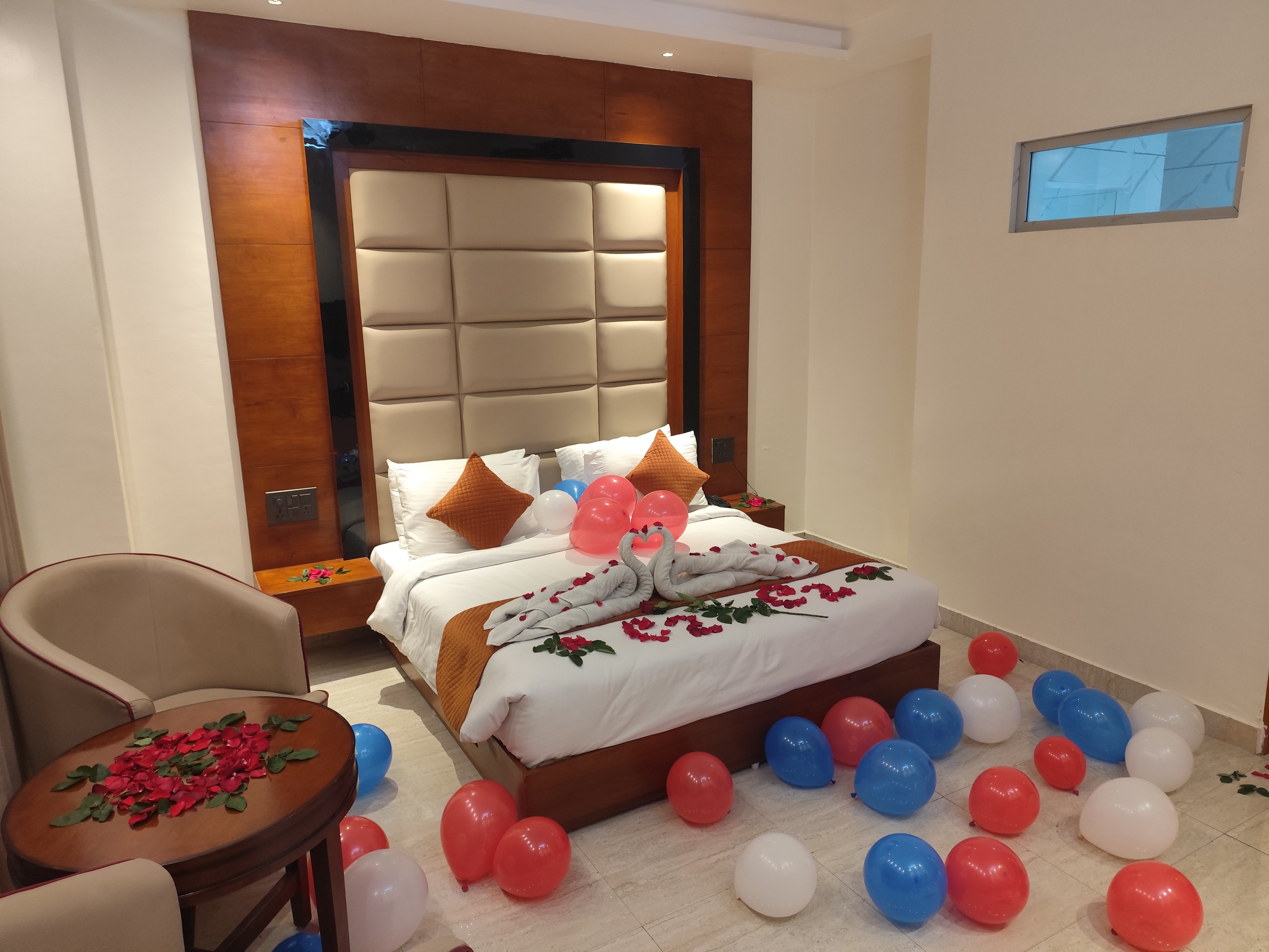 E SQUARE HOTEL - Tap to explore photos