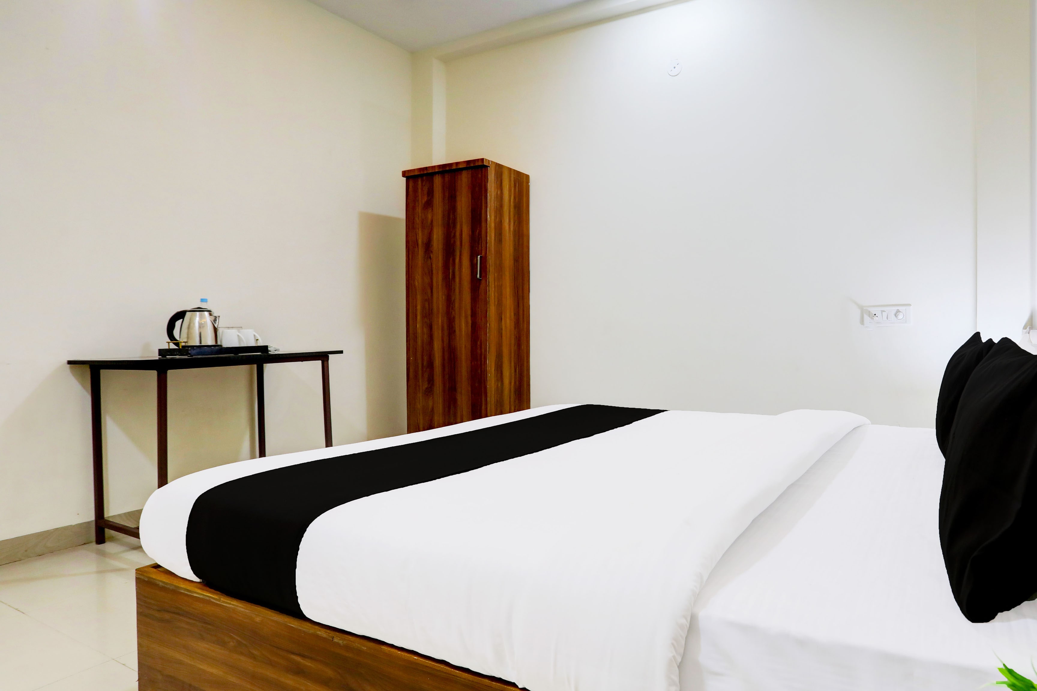 Hotel O SB 47 - Tap to explore photos