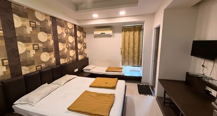 Hotel City Crown Room Type - Deluxe Tripple Non AC