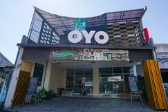 Hotel O Surabaya near Surabaya Town Square formerly Kupang Gunung Residence