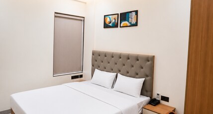 CHINTAMANI LODGING Room Type - DELUXE ROOM