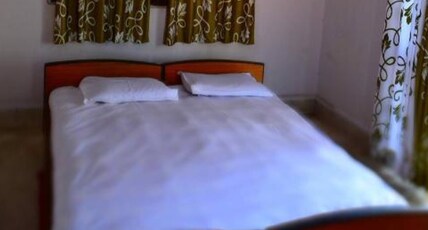 Hotel Nikunj Room Type - Deluxe Non Ac Room