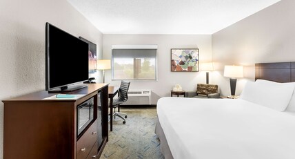 Best Western Oswego Hotel Room Type - Accessible - 1 King, Mobility Accessible, Communication Assistance, Roll In Shower, Microwave And Re Best Western Oswego Hotel Room Type - Accessible - 1 King, Mobility Accessible, Communication Assistance, Roll In Shower, Microwave And Re