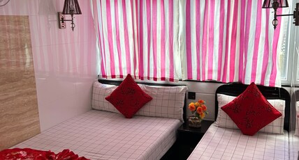 Premium Lounge Room Type - Standard Twin Room