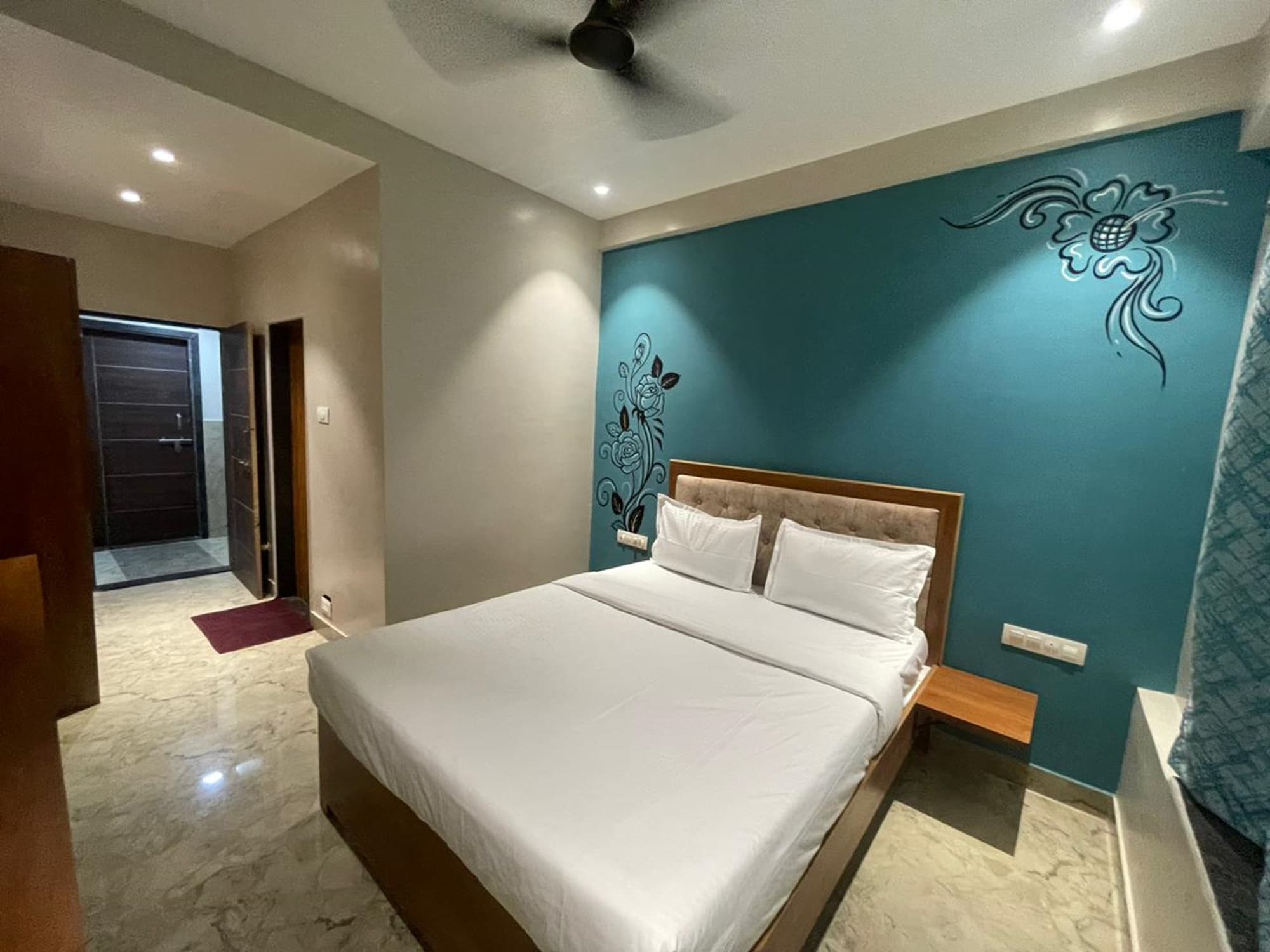 Hotel Sai Mauli - Tap to explore photos