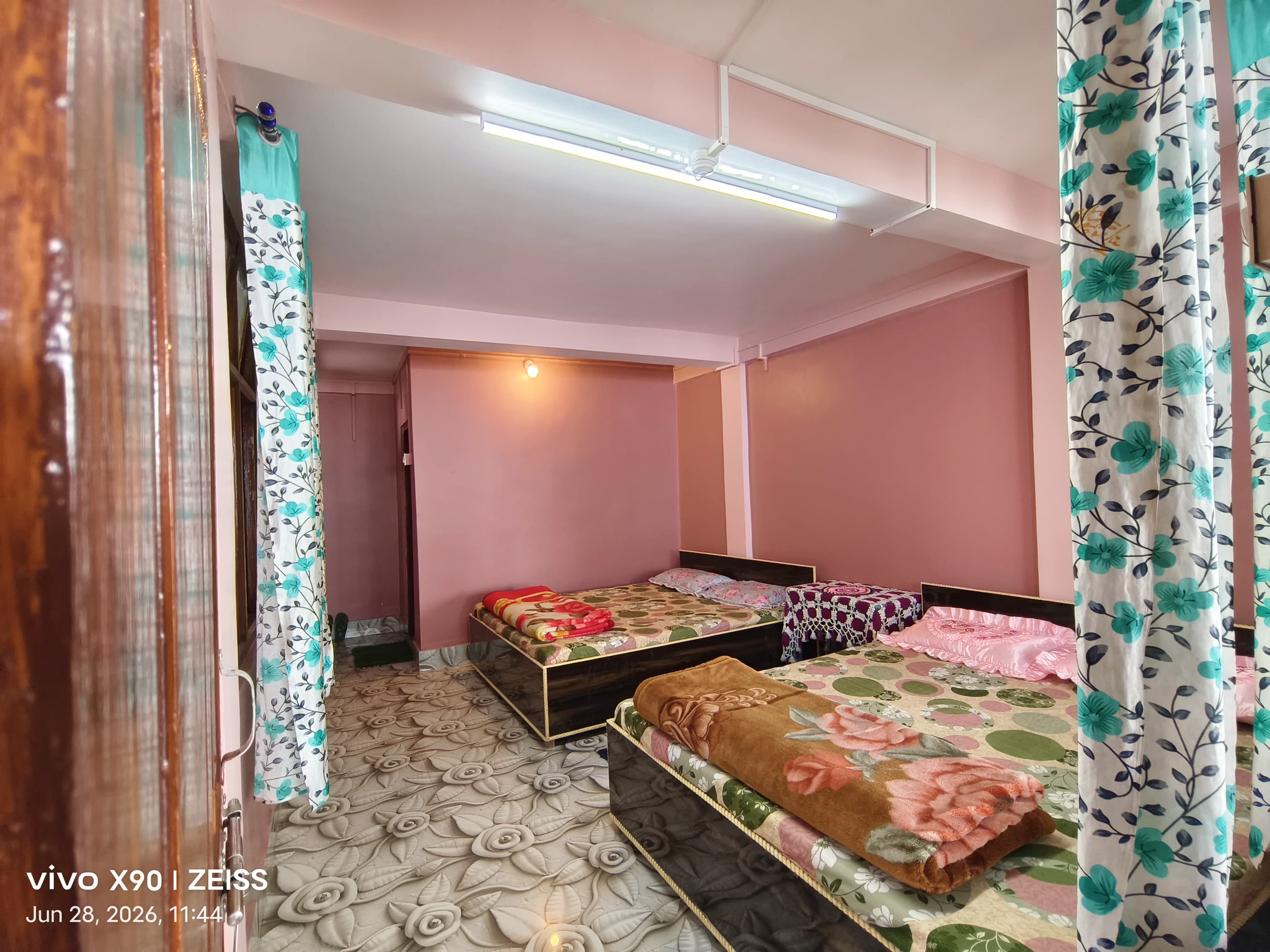 KARUNA HOMESTAY - Tap to explore photos