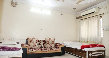 MADHAV LUXERY HOME STAY Room Type - Bedroom 5