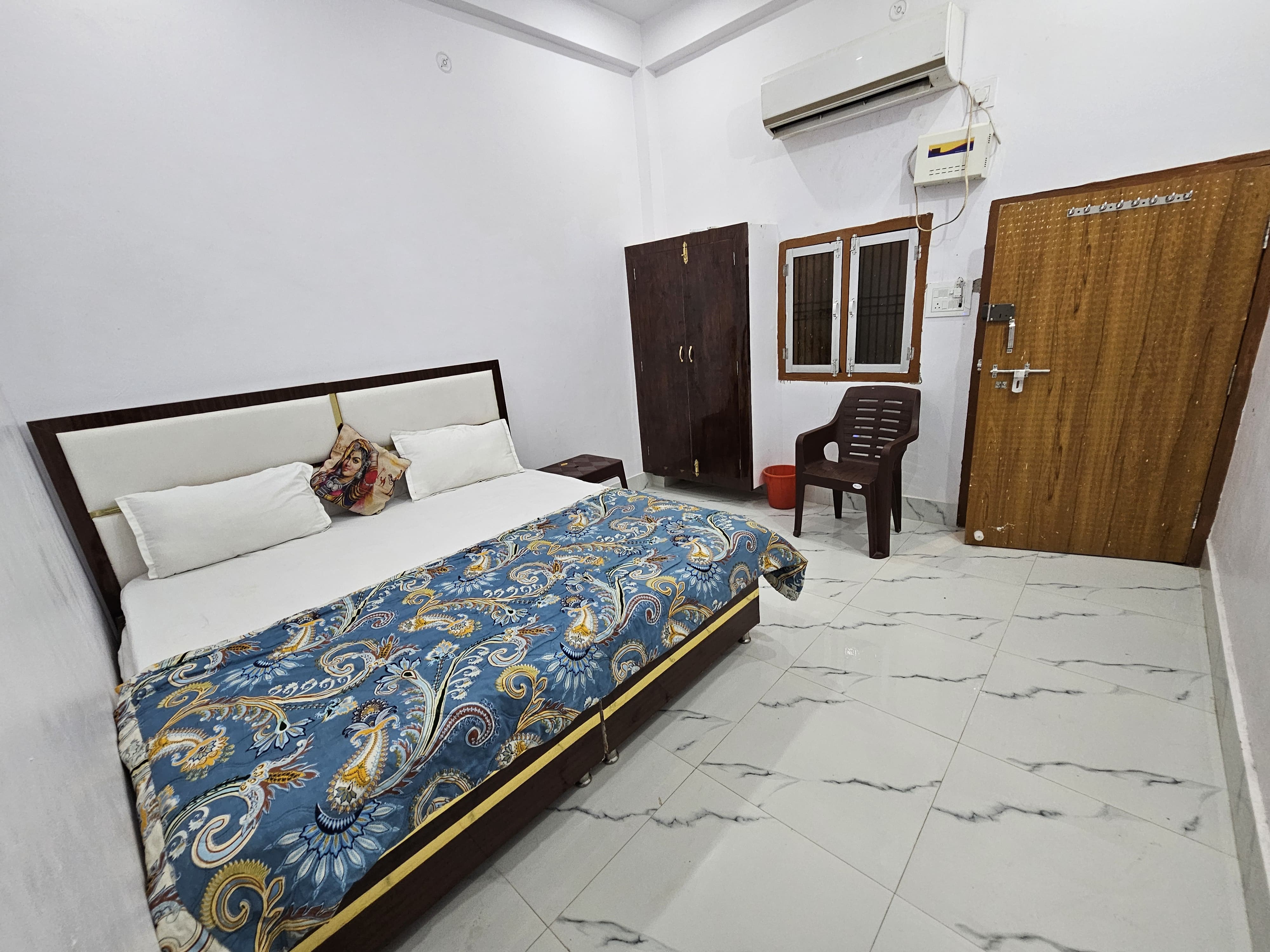 Namo Namo Homestay | Next to ramjanmbhoomi - Tap to explore photos