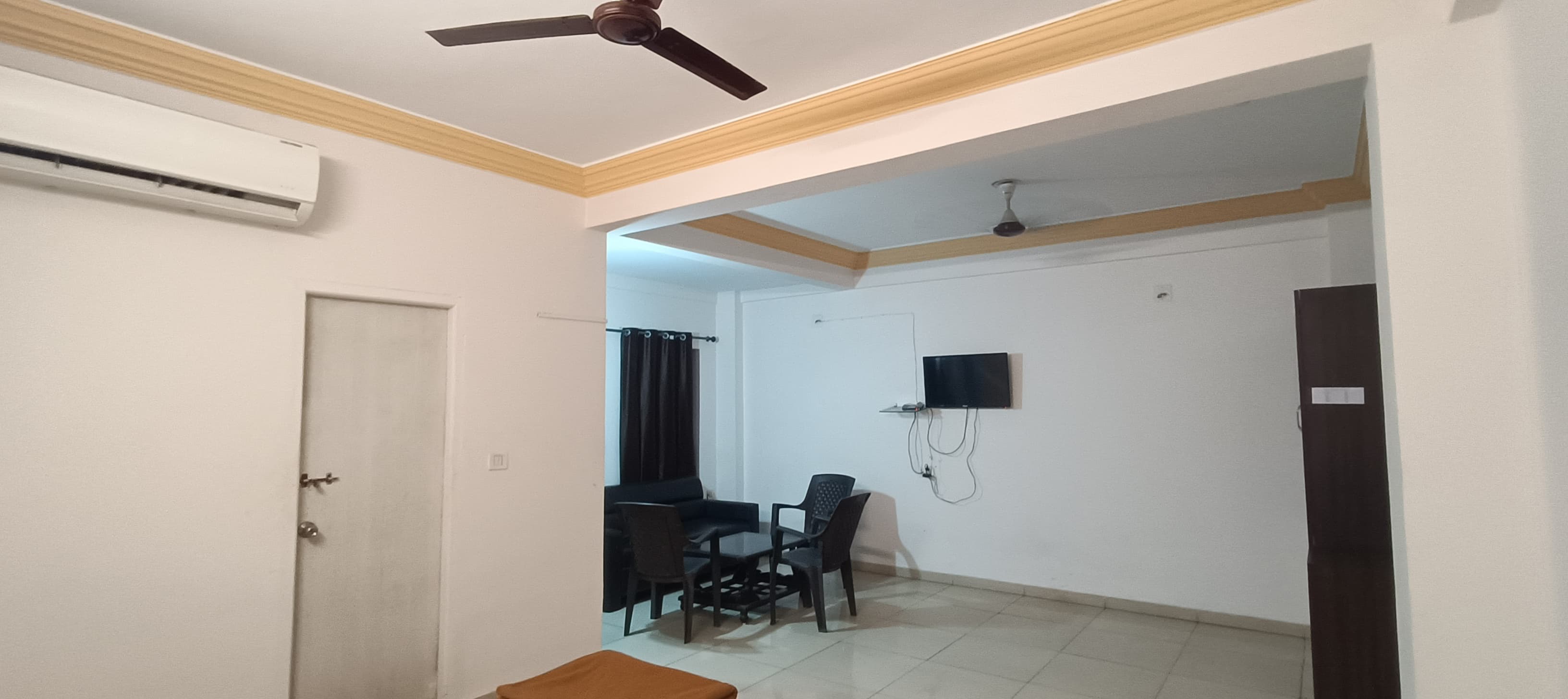 Hotel Vishwas - Tap to explore photos