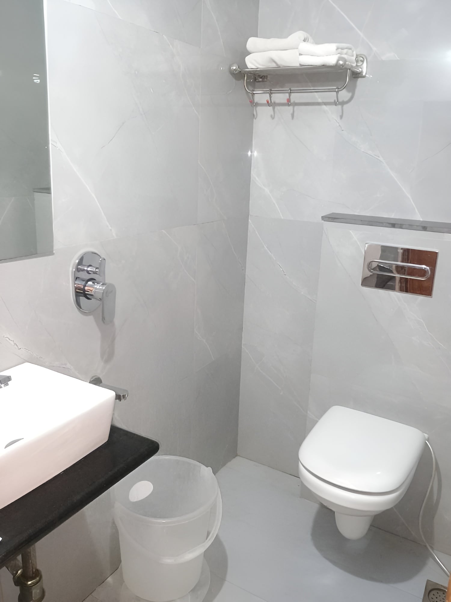 Hotel Crown Club - Tap to explore photos