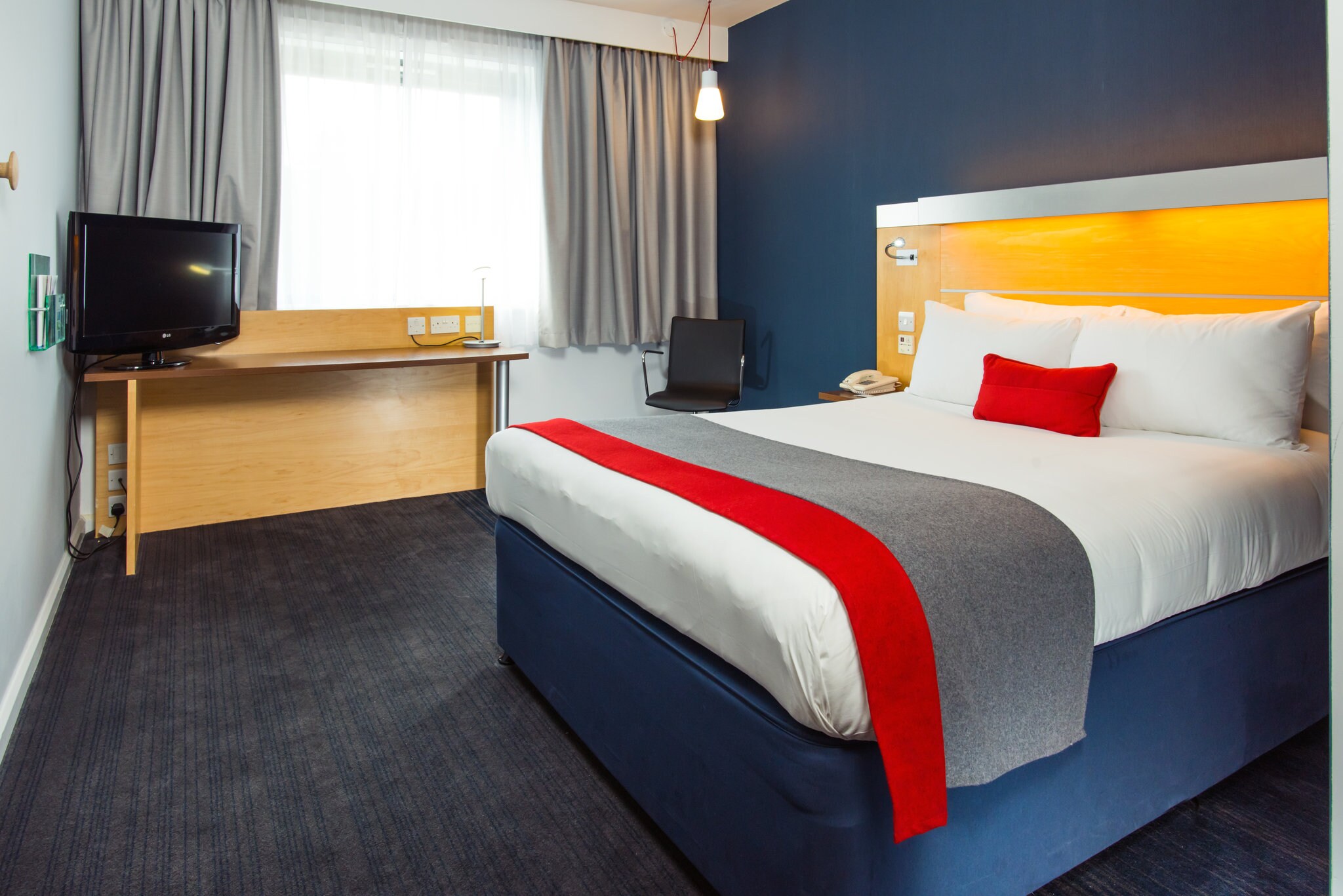 Holiday Inn Express Cambridge - Tap to explore photos