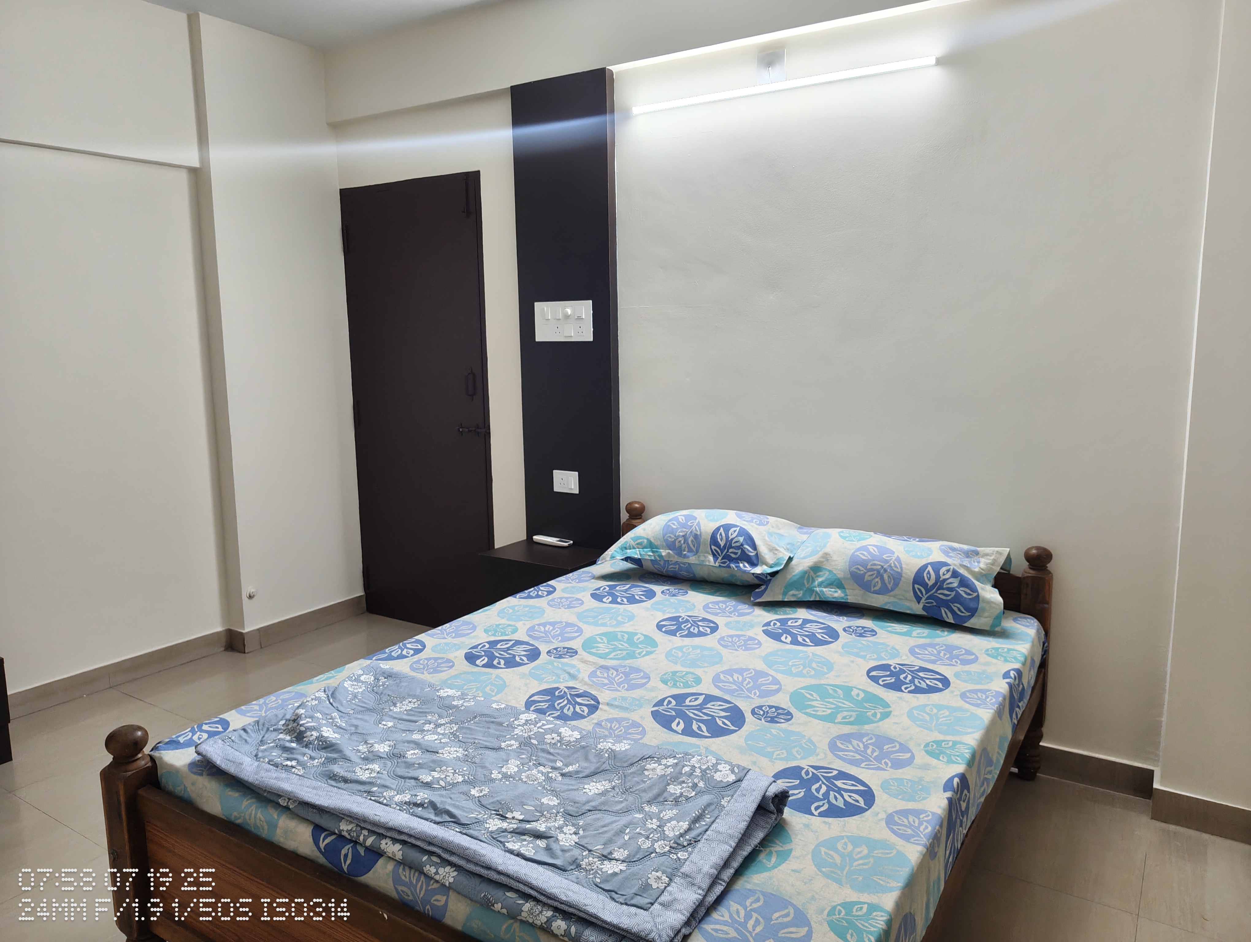 Prateek's 2BHK apartment near Krishna mutt - Tap to explore photos