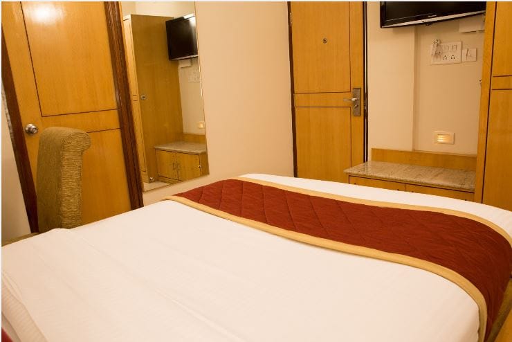 New Rainbow Business Hotel, Bangalore - Tap to explore photos