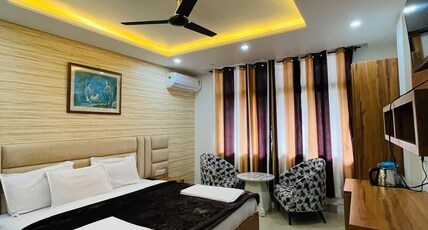 Hotel Anand Palace Room Type - Super Deluxe Room with AC
