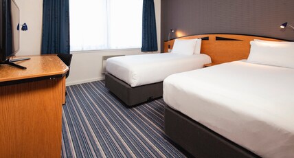 Holiday Inn Express BRISTOL CITY CENTRE Room Type - 2 Single Standard with Free Hot Breakfast