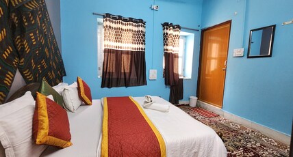 Diamond Guest House Room Type - Standard Queen Bed