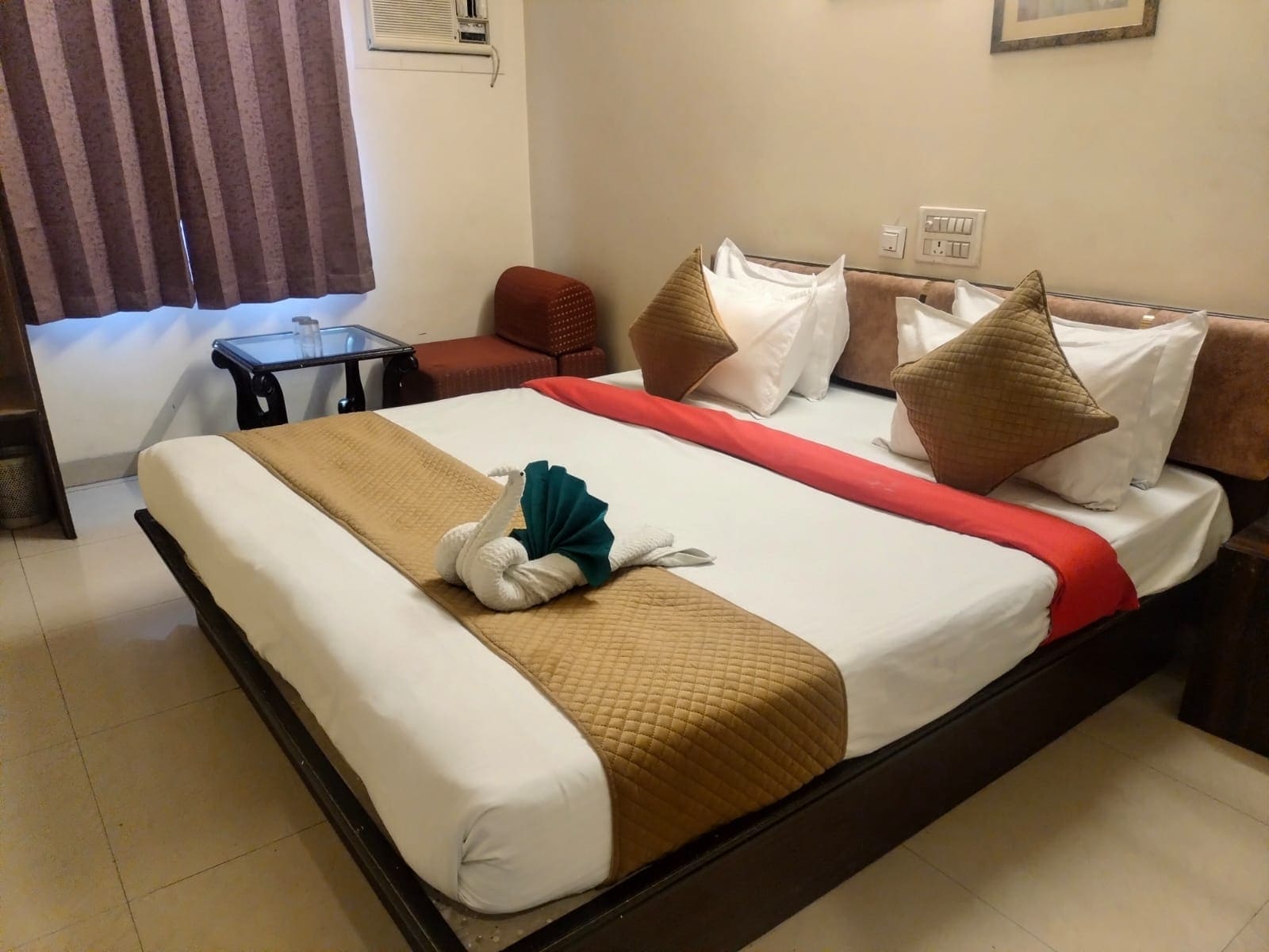 Hotel Jagat Inn - Tap to explore photos
