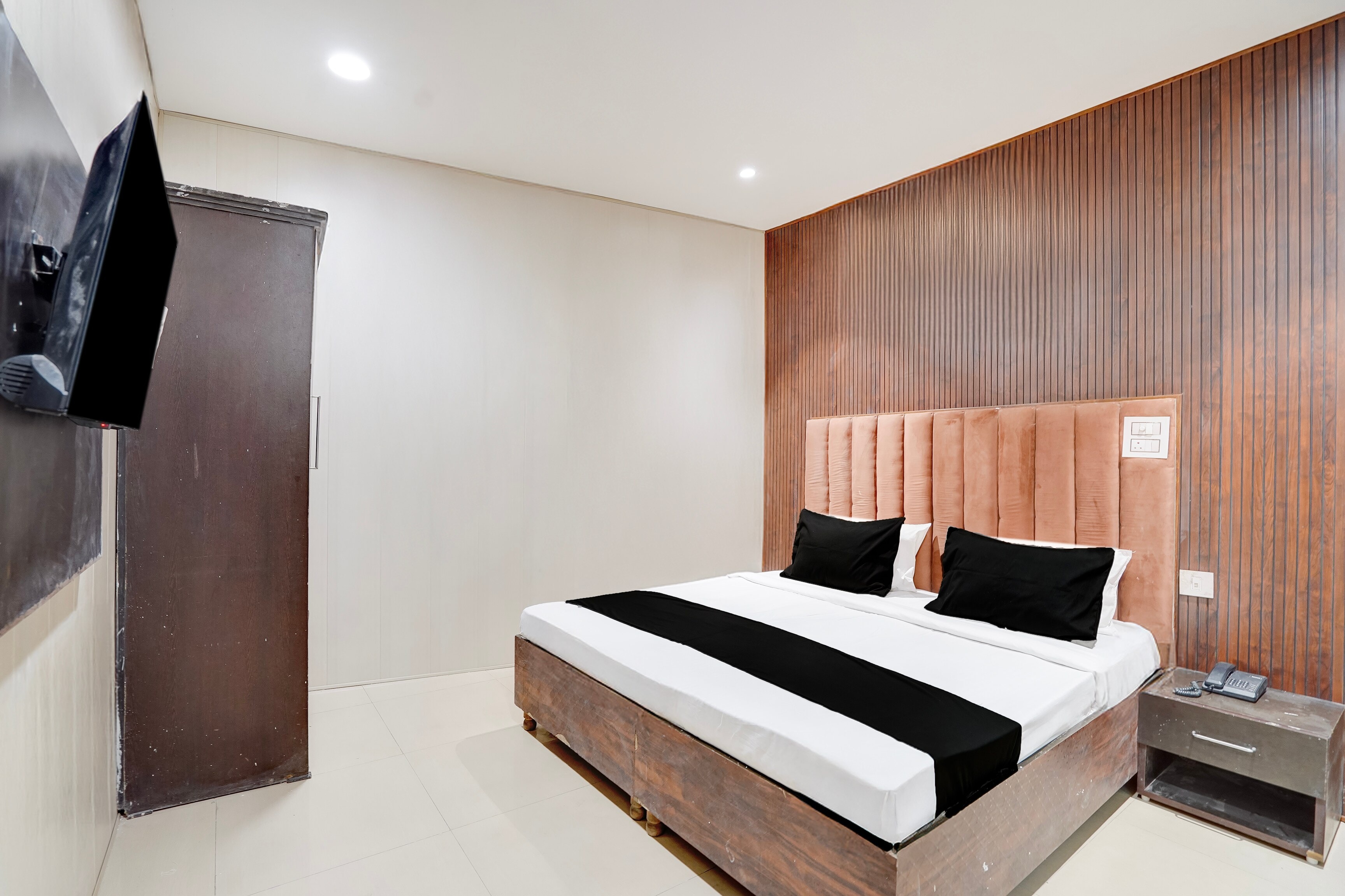 Hotel O Haibowal Crossway Formerly Sood Stays - Tap to explore photos