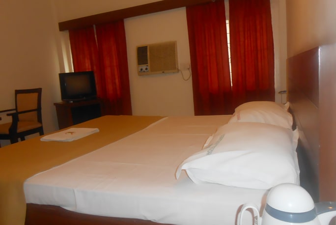 Hotel Airlines - Tap to explore photos