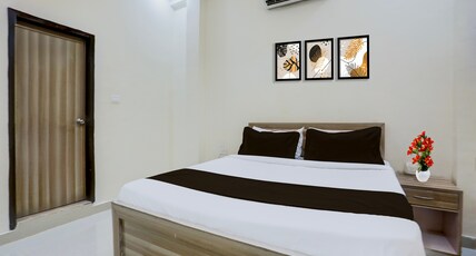 OYO Collection O Kalyanpur Metro Station Room Type - Deluxe