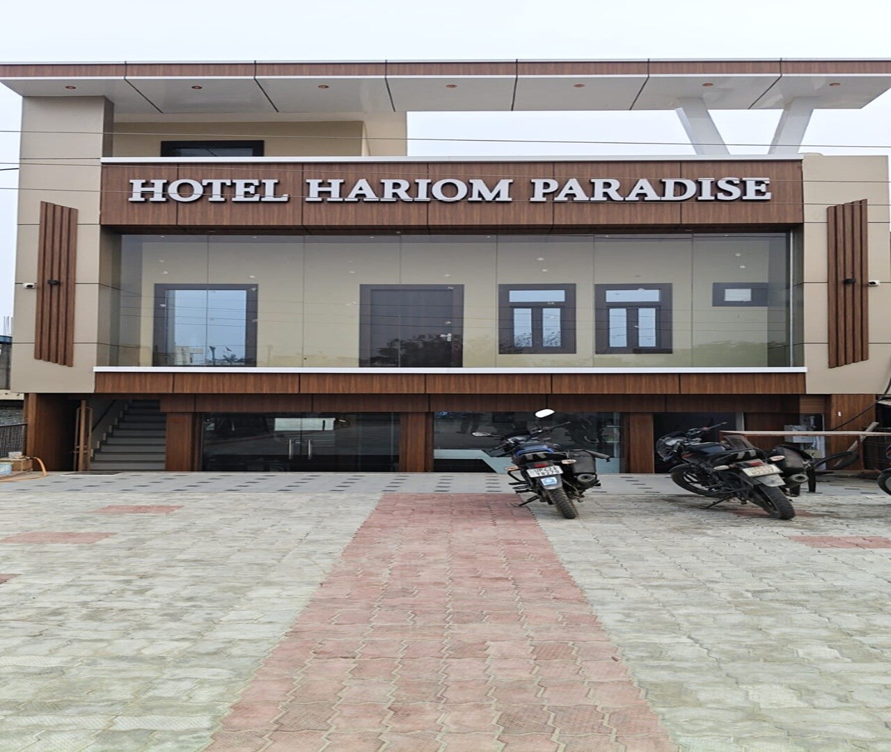 Hotel Hariom Paradise - Tap to explore photos