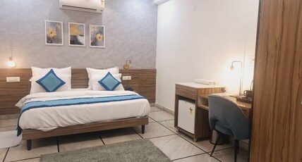 GALLIVANTO INN - ROHINI Room Type - Super Deluxe Double Room GALLIVANTO INN - ROHINI Room Type - Super Deluxe Double Room