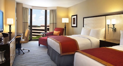 Hilton Rosemont Chicago O'Hare Room Type - 2DBL CRNER MOB HR ACC TUB