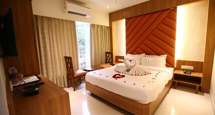 Hotel Dream Residency Room Type - Deluxe Room (Guests above Age 21 Allowed)