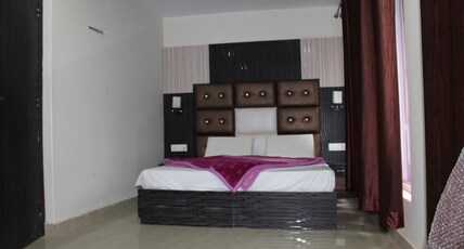 Puri Guest House Room Type - Super Deluxe Room
