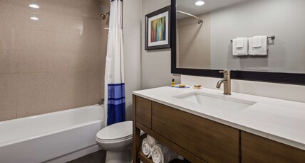 Best Western Plus Downtown North Room Type - Suite-2 Queen Beds, Non-Smoking, Pillow Top Mattress, Flat Screen Television, Microwave And Refriger Best Western Plus Downtown North Room Type - Suite-2 Queen Beds, Non-Smoking, Pillow Top Mattress, Flat Screen Television, Microwave And Refriger