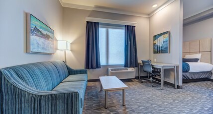Best Western Premier Peppertree Inn at Bend Room Type - 1 King Bed, Non-Smoking, Sofabed, Microwave And Refrigerator, Wi-Fi, Full Breakfast Best Western Premier Peppertree Inn at Bend Room Type - 1 King Bed, Non-Smoking, Sofabed, Microwave And Refrigerator, Wi-Fi, Full Breakfast