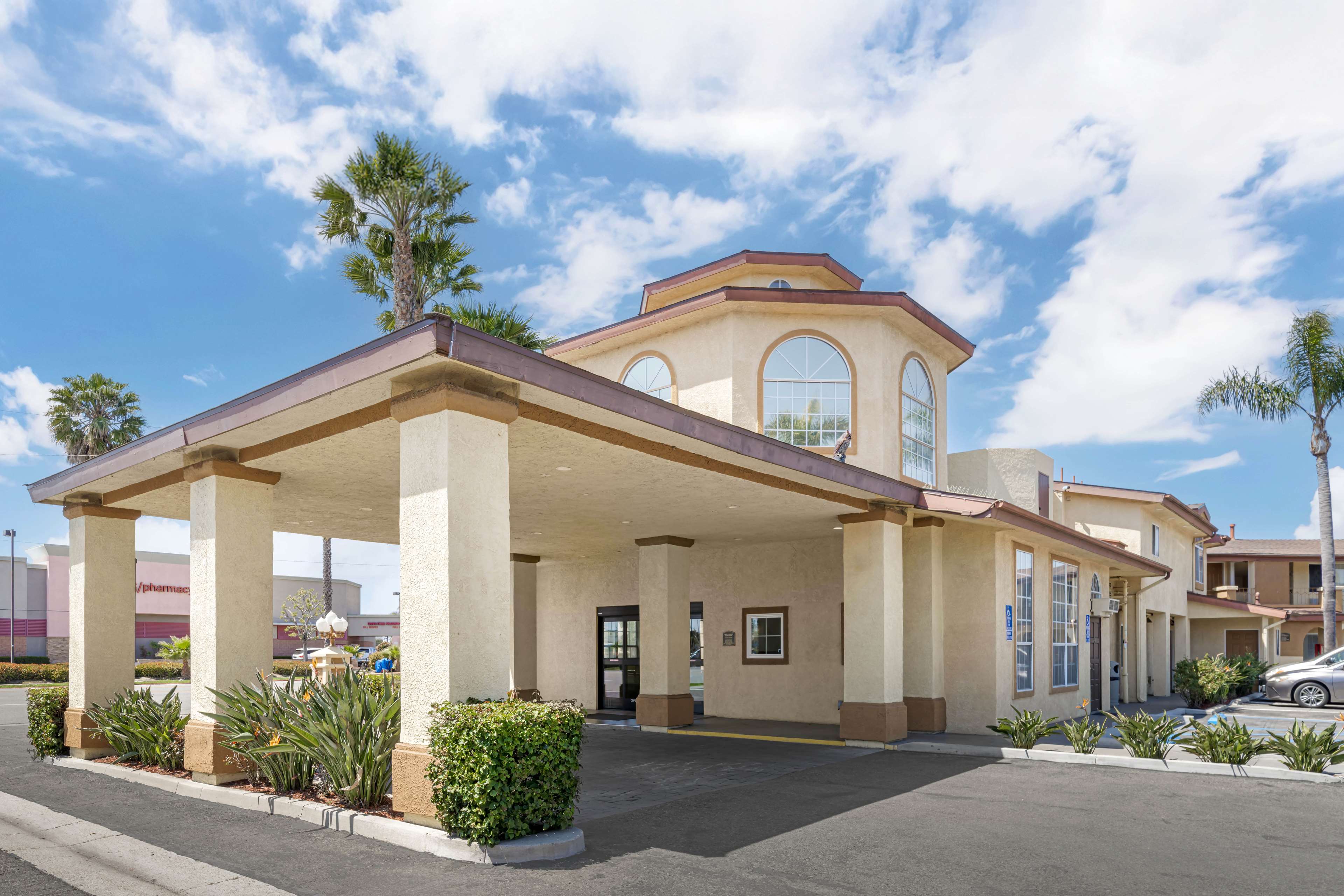 Best Western Oxnard Inn - Tap to explore photos