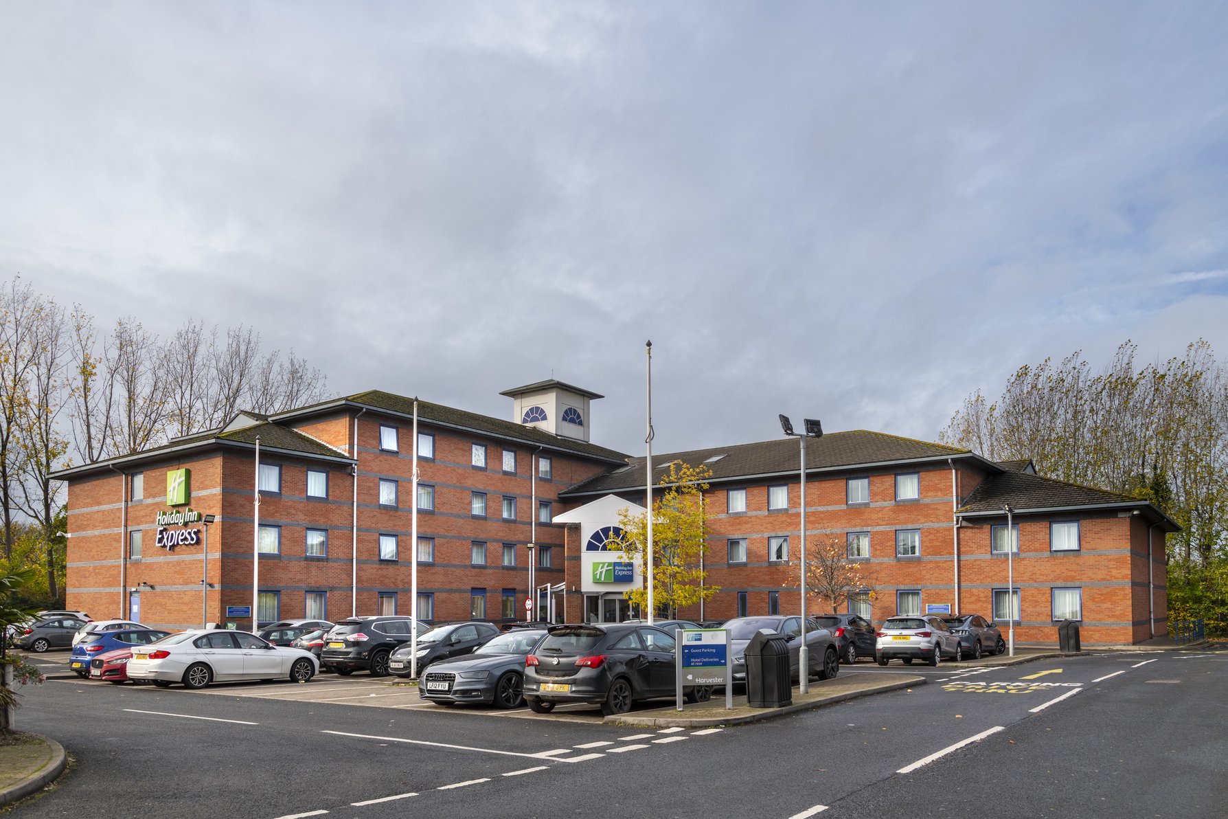 Holiday Inn Express Droitwich Spa - Tap to explore photos
