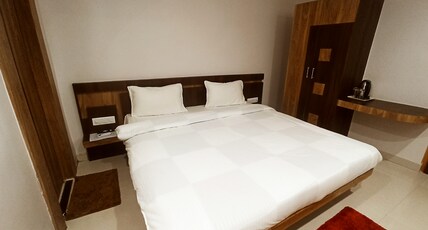 Hotel Crown Palace Room Type - Premium Room
