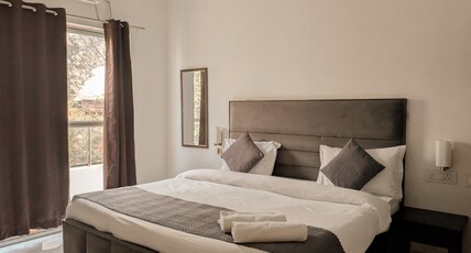 Sair Hostel Varanasi 100 mtr from Assi Ghat Room Type - Deluxe room Balcony
