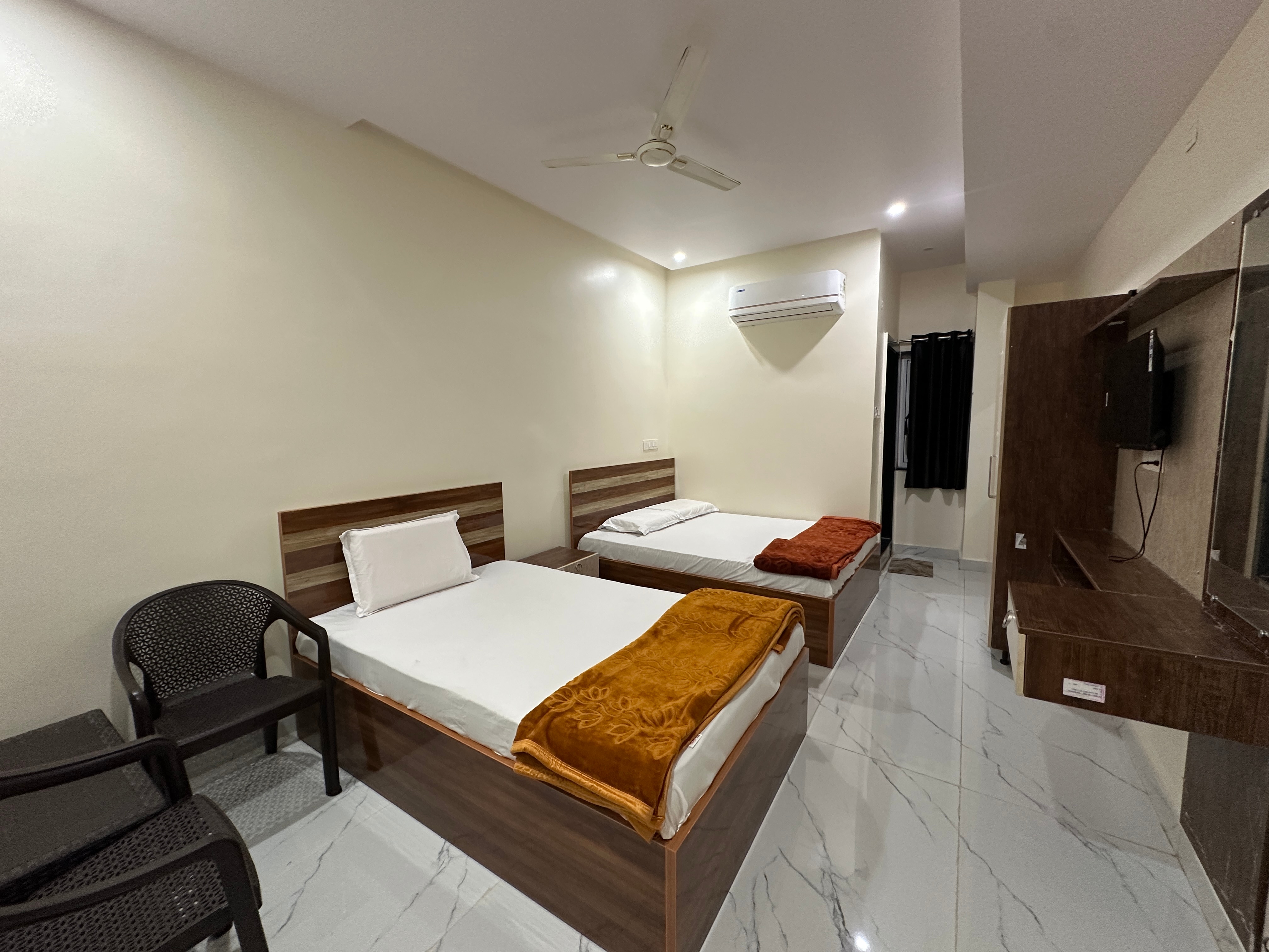 KML Grand Stay - Tap to explore photos
