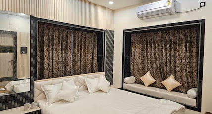 LUXE LAGOON Room Type - 4bkh flat for family (with 350 sq ft hall) LUXE LAGOON Room Type - 4bkh flat for family (with 350 sq ft hall)