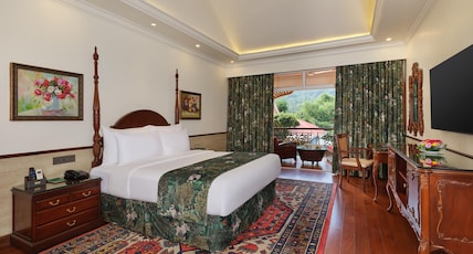 Mayfair Spa Resort & Casino Room Type - Deluxe Room with Balcony and Bathtub Mayfair Spa Resort & Casino Room Type - Deluxe Room with Balcony and Bathtub