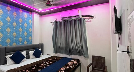 Neelkanth PG Stay | Walkable to Kashi Vishwanath Temple Room Type - Deluxe  A/c  room