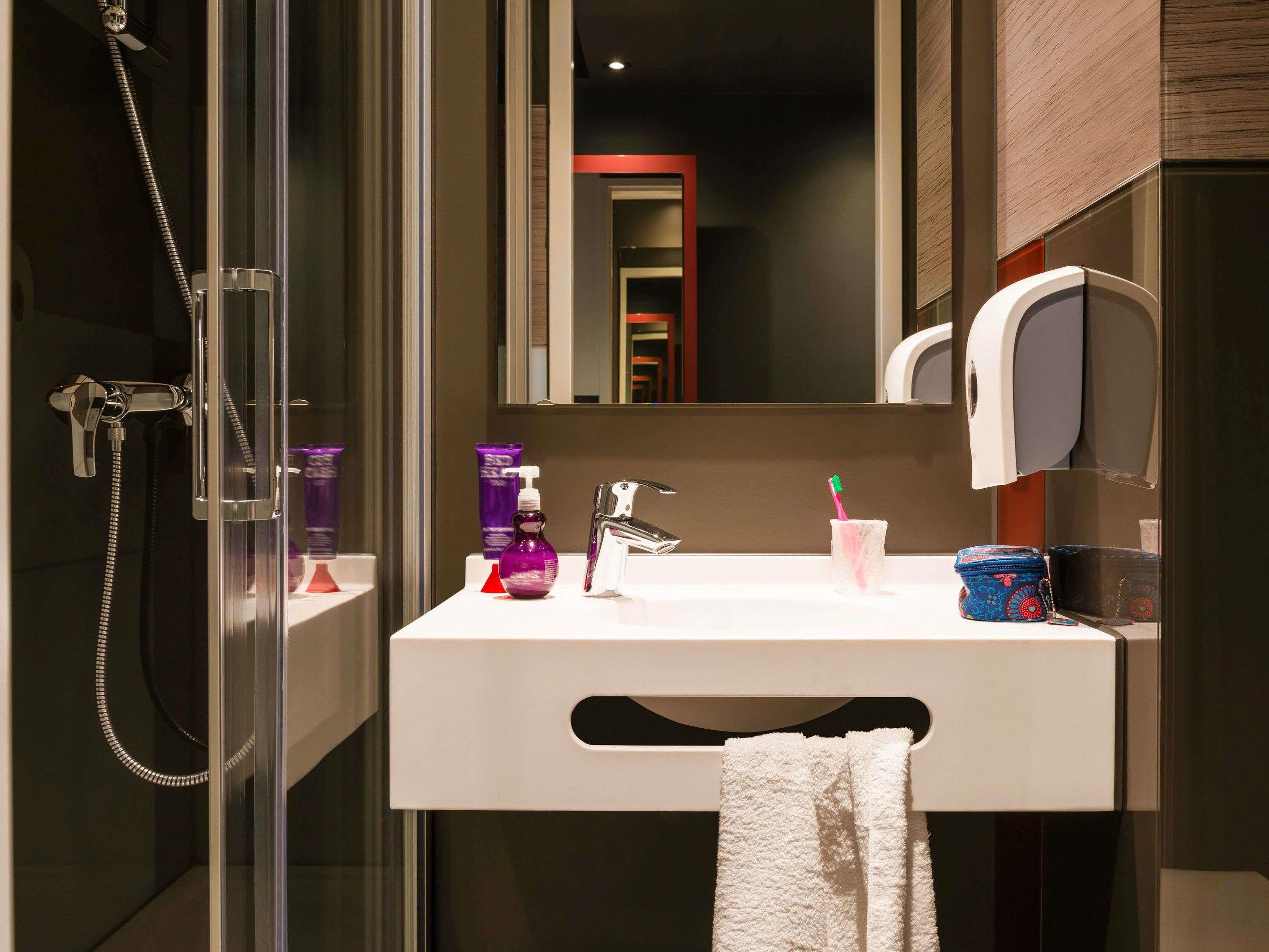 ibis budget Blankenberge - Tap to explore photos