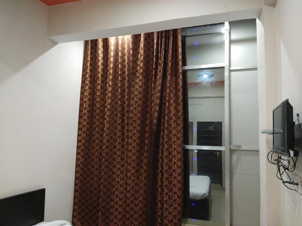 Hotel Saroj Krishna - Tap to explore photos