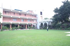 Shri Nehas Hotel And Restaurant