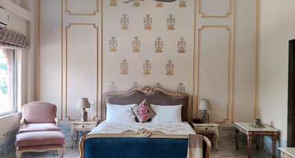 Umaid Palace - A Lakeside Resort - 25 minutes to Mehandipur Balaji & Chand Baori Abhaneri Room Type - Maharani Room With Bathtub