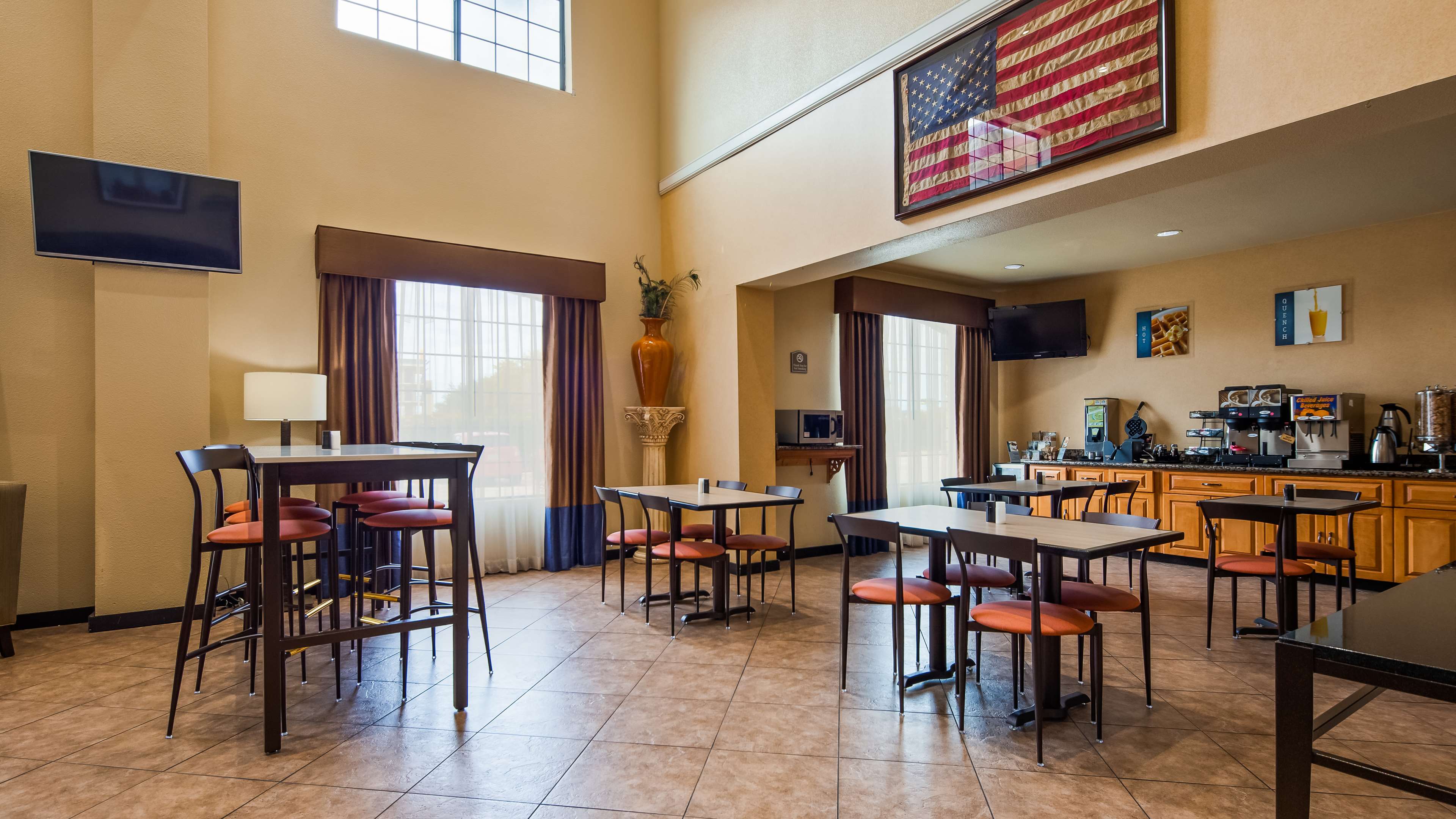 Best Western Windsor Pointe Hotel & Suites-at&t Center - Tap to explore photos