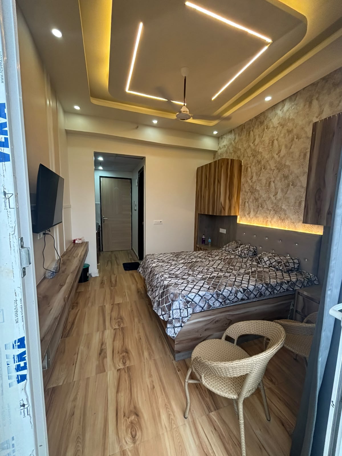 Luxury stay for Couples and guest - Tap to explore photos